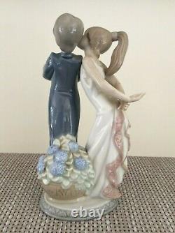 Lladro 5555 Lets make up figurine. Excellent condition