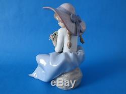 Lladro #5862 Girl With Flowers Fragrant Bouquet Figurine Perfect Condition