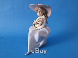 Lladro #5862 Girl With Flowers Fragrant Bouquet Figurine Perfect Condition