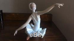 Lladro 5920 SWAN BALLET Ballerina Graceful Dancer Gloss Figurine