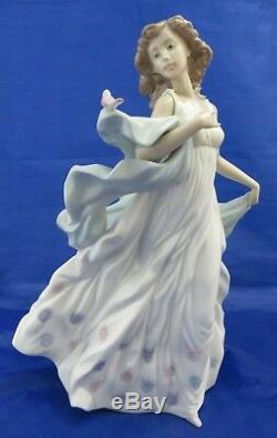 Lladro 6193 SUMMER SERENADE Figurine, © Daisa 1994, measures approx. 31 cm high