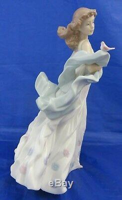 Lladro 6193 SUMMER SERENADE Figurine, © Daisa 1994, measures approx. 31 cm high
