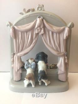 Lladro 6502 PLEASE COME HOME Dogs In Window Gloss Figurine