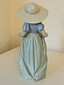 Lladro 6756 Bountiful Blossoms Girl Holding Flowers In Dress