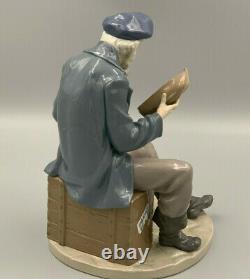 Lladro A Tall Yarn 5207 Sailor with Young Boy Large Figurine