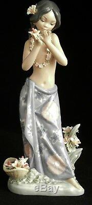 Lladro Aroma of the Islands Figurine. #1480