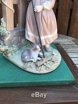 Lladro Autumn Figure, Fall Clean Up, Four Seasons Collection 5286 Perfect