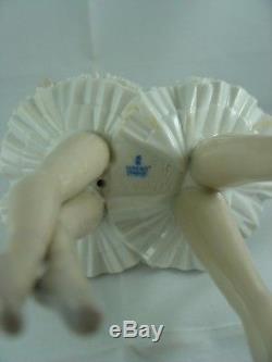 Lladro Ballerina Figurine Dress Rehersal Ref. 5497 Lace Tutus