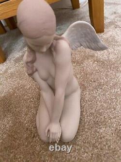 Lladro Beautiful angel large figurine, excellent condition. Boxed