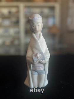 Lladro Children's Nativity, Kneeling Girl with Gift, Bisque Porcelain Vintage