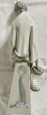 Lladro Collectible Retired High Porcelain clown figurine