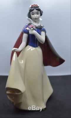 Lladro Disney Porcelain Figurine Snow White 01009320