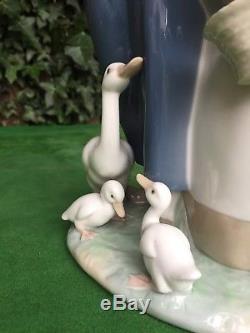 Lladro Dutch Childern Porcelain Figurine #4974, Retired 1981