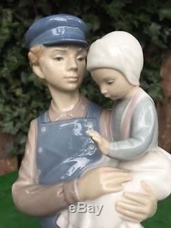 Lladro Dutch Childern Porcelain Figurine #4974, Retired 1981
