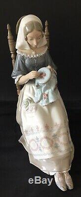 Lladro Embroiderer (Insular Embroidress) 4865