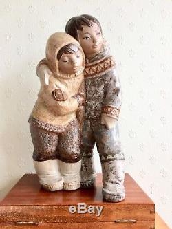 Lladro Eskimo Girl & Boy Couple Retired Model 2038 Immaculate Condition Unboxed