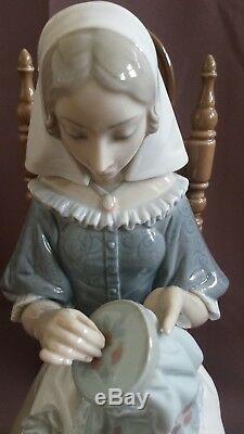 Lladro Figure Figurine Embroidery Lady Insular Embroideress 4865