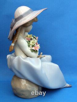 Lladro Figure Of A Girl Seated With Flowers Fragrant Bouquet 5862