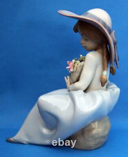 Lladro Figure Of A Girl Seated With Flowers Fragrant Bouquet 5862