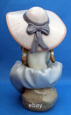 Lladro Figure Of A Girl Seated With Flowers Fragrant Bouquet 5862