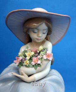 Lladro Figure Of A Girl Seated With Flowers Fragrant Bouquet 5862