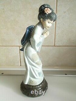 Lladro Figure SAYONARA 4989. 10 Tall