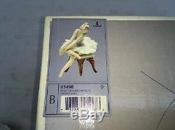 Lladro Figurerine Ballet Mirando Zapatillas(Opening Night) 05498-in original box