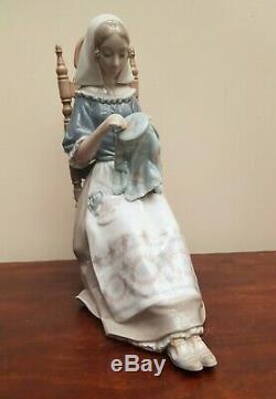 Lladro Figurine #4865 Insular Embroideress Lady Sat Sewing