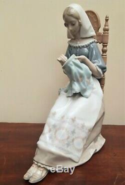 Lladro Figurine #4865 Insular Embroideress Lady Sat Sewing