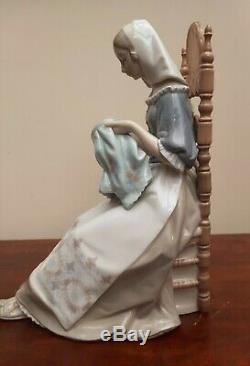 Lladro Figurine #4865 Insular Embroideress Lady Sat Sewing