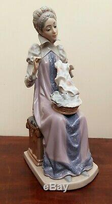 Lladro Figurine #5126 Medieval Lady Embroidering Rare Retired S. Furio VGC