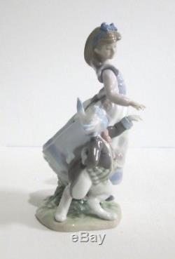 Lladro Figurine ALICE IN WONDERLAND 5740. In excellent condition