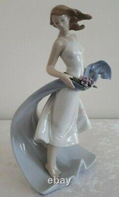 Lladro Figurine Blissful Youth #8427 Nib