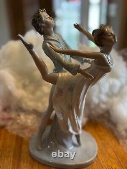 Lladro Figurine Dancing on a Cloud NAO 1983 Vintage Mint 12.25 Retired