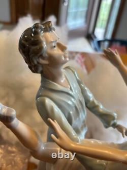 Lladro Figurine Dancing on a Cloud NAO 1983 Vintage Mint 12.25 Retired