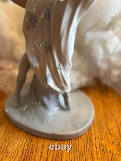 Lladro Figurine Dancing on a Cloud NAO 1983 Vintage Mint 12.25 Retired