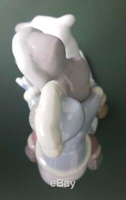 Lladro Figurine Eskimo Riders Model No. 5353 (Ceramic, Porcelain)