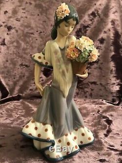 Lladro Figurine Flor Maria Spanish Dancer With Pot Full Of Flowers