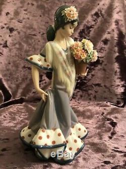 Lladro Figurine Flor Maria Spanish Dancer With Pot Full Of Flowers