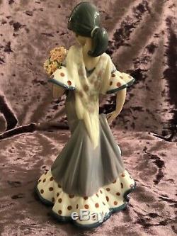 Lladro Figurine Flor Maria Spanish Dancer With Pot Full Of Flowers