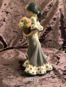 Lladro Figurine Flor Maria Spanish Dancer With Pot Full Of Flowers