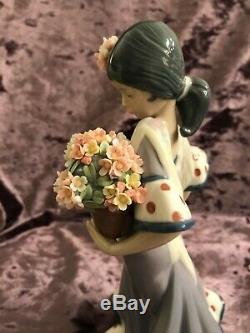 Lladro Figurine Flor Maria Spanish Dancer With Pot Full Of Flowers