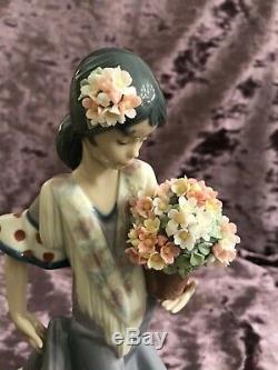 Lladro Figurine Flor Maria Spanish Dancer With Pot Full Of Flowers