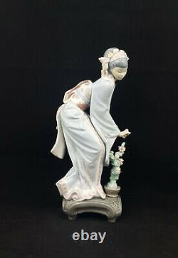 Lladro Figurine Geisha Girl Mayumi Model 1449 Damaged