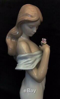Lladro Figurine HN 6918 A Flowers Whisper. Tall Lady Enjoying Flower Scent