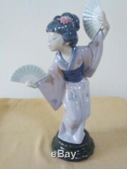 Lladro Figurine Japanese lady Geisha Girl with Fans boxed 30 cm high