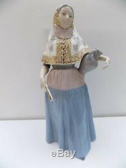 Lladro Figurine Lady From Majorca Mallorquina Tall Figure In Box