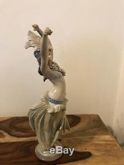 Lladro Figurine Momi (01001529)