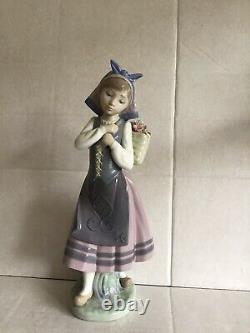 Lladro Figurine Natures Bounty 1417 Dutch Girl in Clogs with Basket Flowers