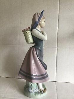 Lladro Figurine Natures Bounty 1417 Dutch Girl in Clogs with Basket Flowers